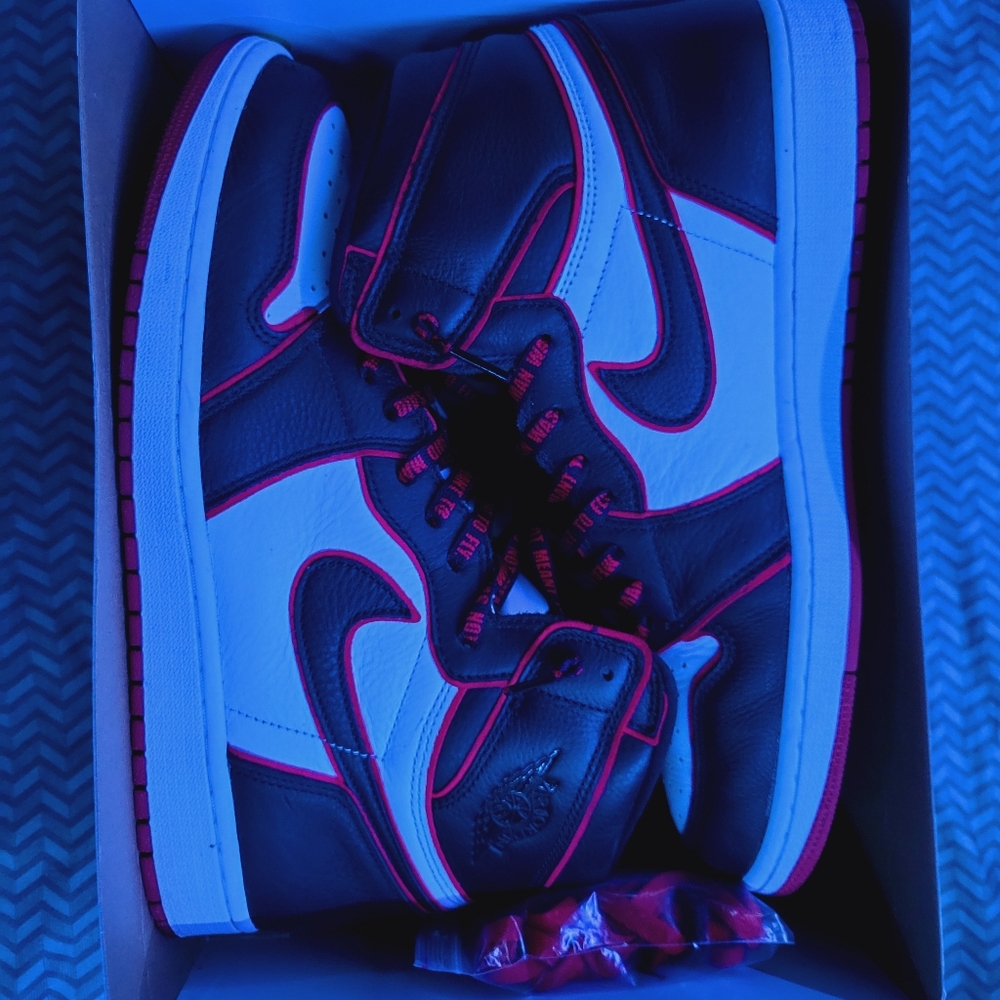 Air Jordan 1 Bloodline